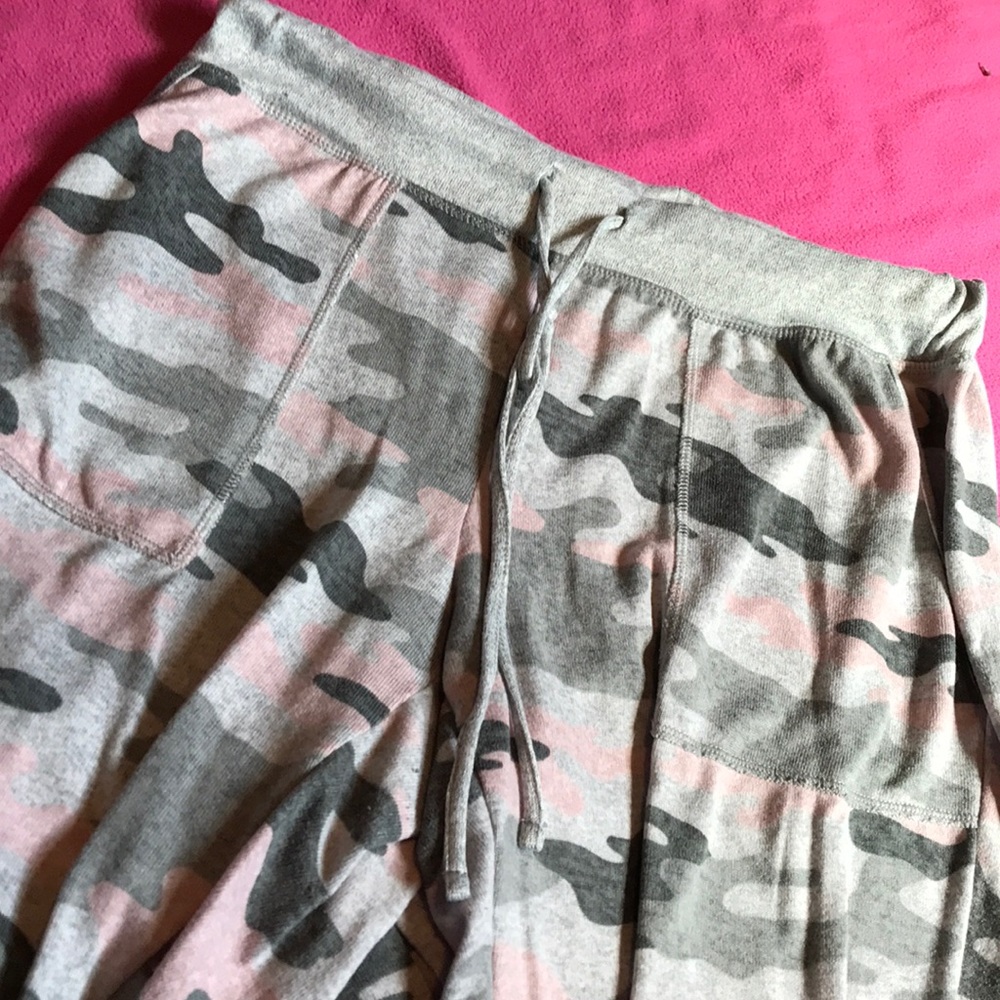 💕 Camo Secret Treasures Sweatpants💕